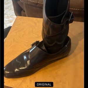 Boys Andanines dress shoes. Size 38 .